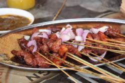 brochettes de Zébu, resto face à la mairie